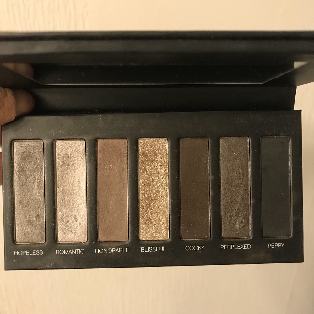 Younique Addiction Palette 2